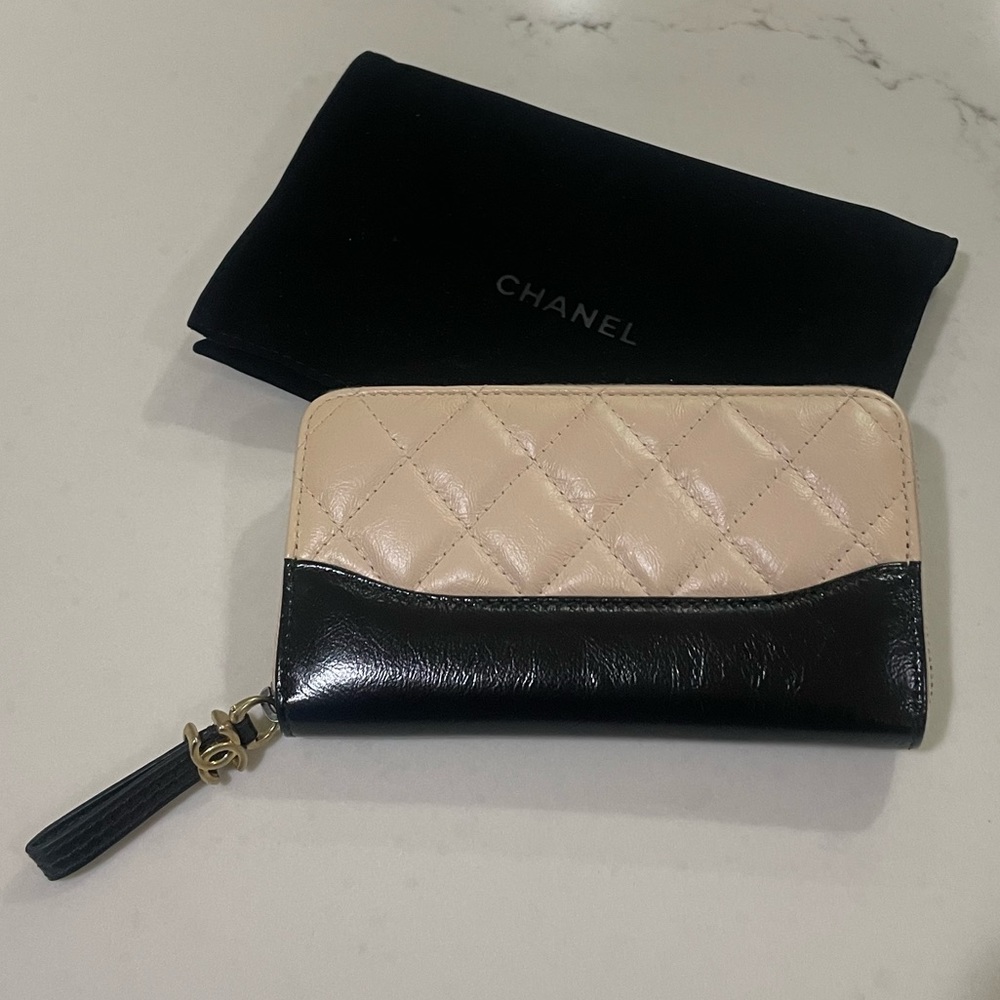COPY - COPY - Beige and black CHANEL wallet